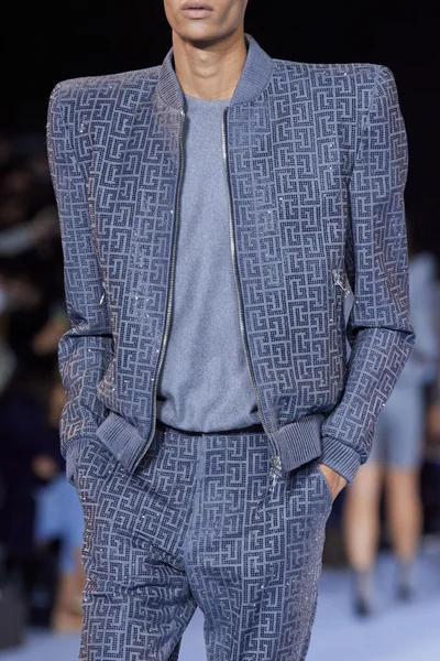 Look 25
